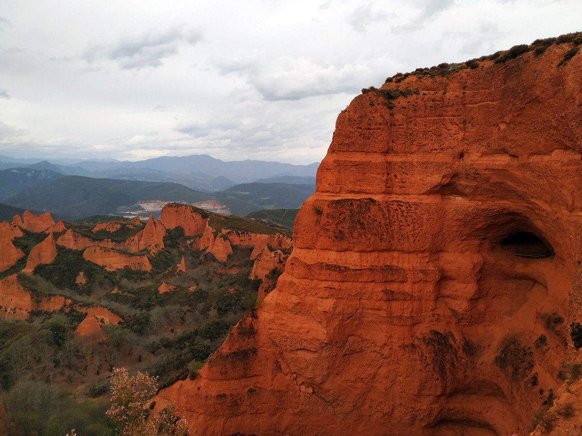 Las Médulas en el Bierzo. galiciacoolmagazine.com/2019/05/14/las… #CastillayLeón