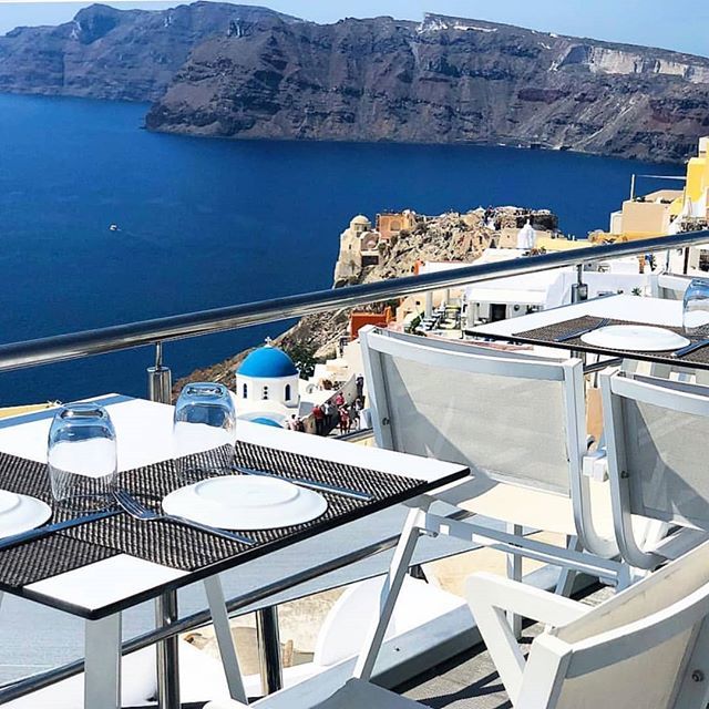 SantoSecrets's tweet image. When such a view comes along with delicious dishes at @strogili.restaurant , it&apos;s an amazing experience 🍽🥂
#santorinisecrets #santorini #santorinifood #calderaview #lovesantorini #instasantorini #visitsantorini #destinationsantorini #thira #oia #sant… bit.ly/2E8X4fz