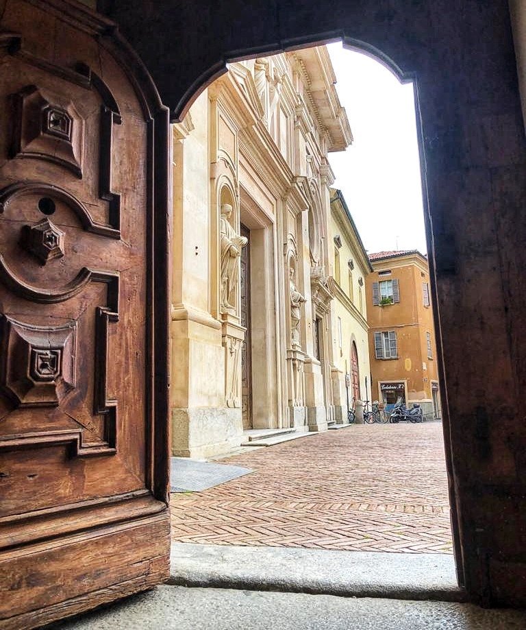 parmawelcomeoff's tweet photo. Ci sono #angoli meravigliosi che profumano di storia...
#parma2020 #parmacityofgastronomy https://t.co/HBsbBTNmiT