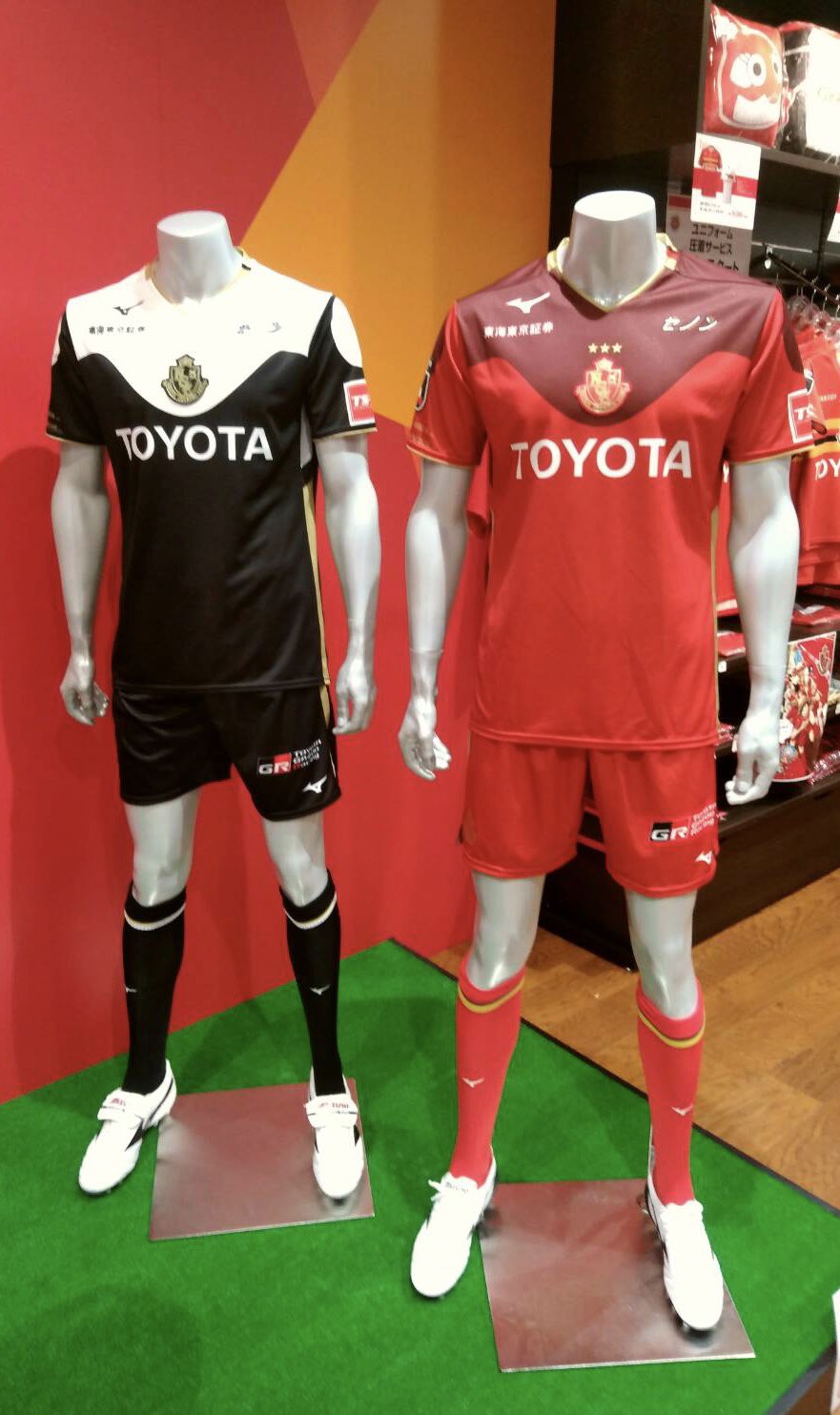 名古屋グランパス　ガチャガチャ　2017ユニフォームピンバッジ　特大 名古屋グランパスガチャガチャ2017ユニフォームピンバッジ特大