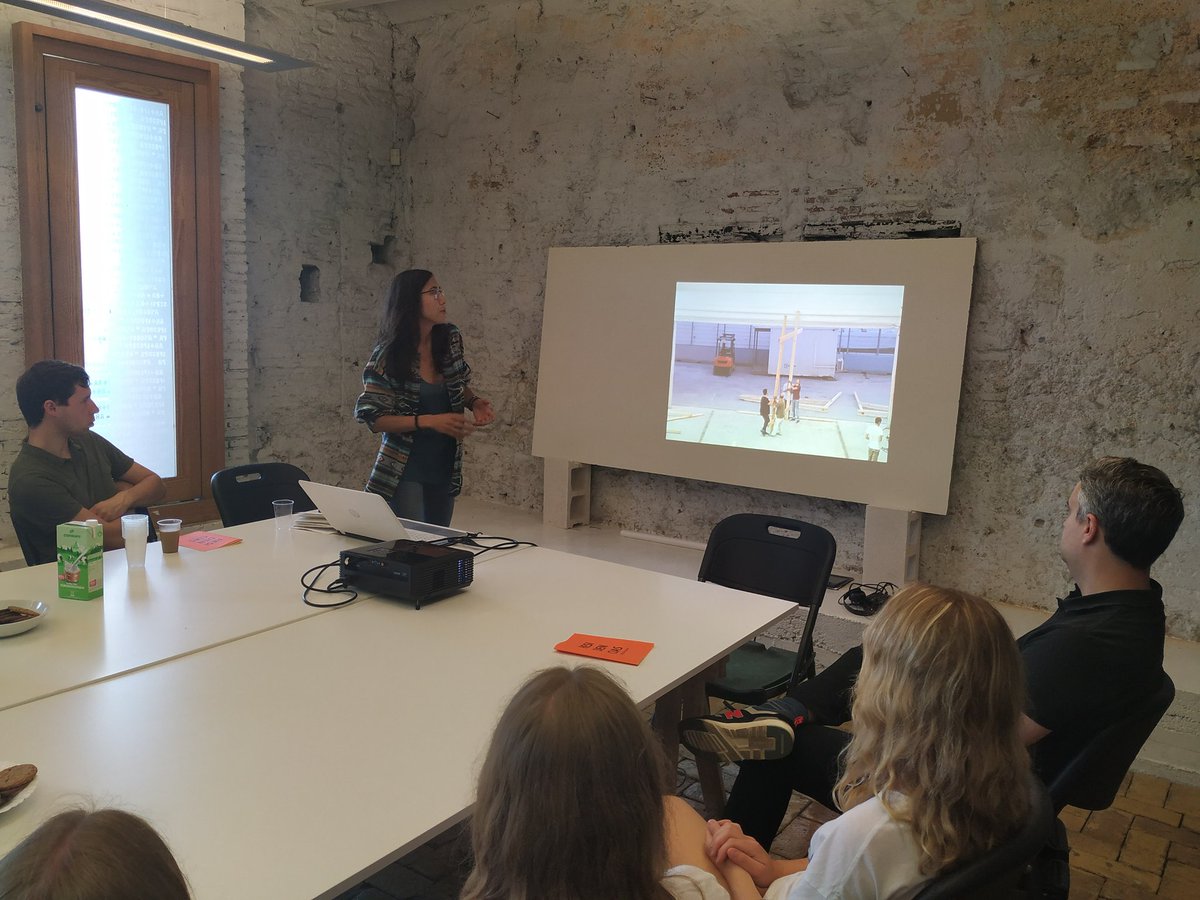 CivicWiseVLC's tweet photo. @rodamona presenta el Civic Factory Fest desarollado con @lamarinadevlc en 2016. Un proyecto abierto a la ciudadanía que transformó la forma de relacionarse, entender e intervenir la ciudad.

In @colector_vlc https://t.co/VtXBoTSJJR