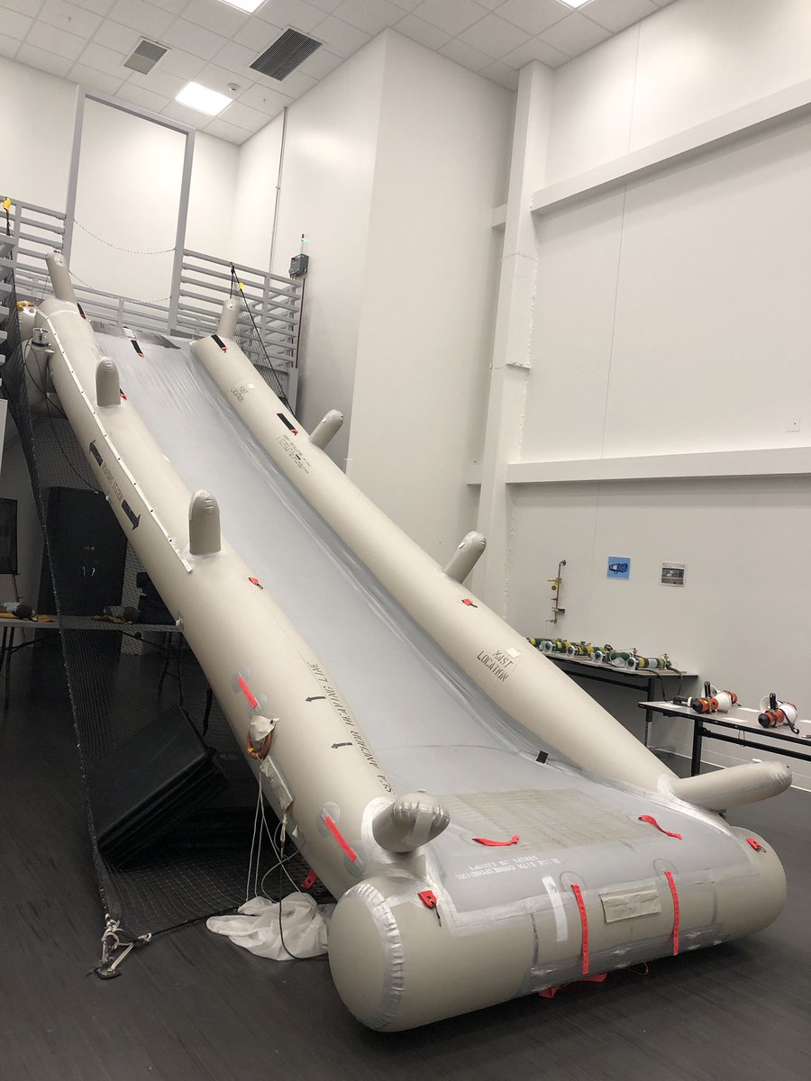 CremaExpat's tweet photo. #Elevate2019 enjoy our visit to the #FlightTrainingCenter in Denver. @weareunited #BeingUnited https://t.co/1jaXzfMP09