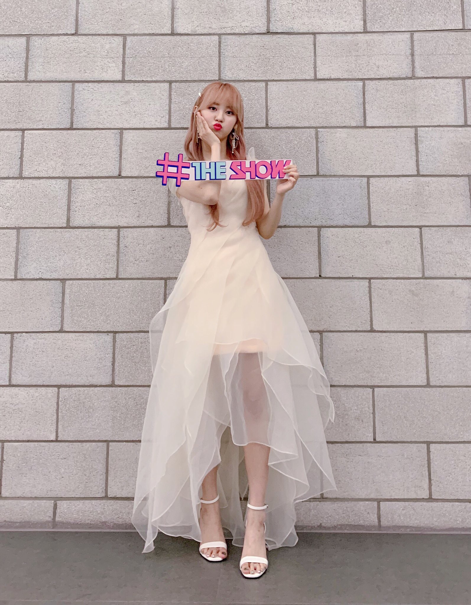 D6gHBOEUIAAMiAw.jpg:large