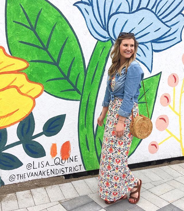 Bright colors speak to me and make me so happy, but I don’t stay with a few select colors on Pinterest!⁣
⠀⠀⁣
There is a REALLY good chance that I drove around for a solid 20 minutes to locate this mural wall because I saw someone tag the area on IG (… bit.ly/2Q4aHBb