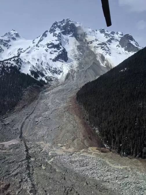 LANMonkeyGC's tweet photo. Spectacular landslide as part of Joffre Peak in Southwest BC collapses.
Thankfully no injuries reported, and the slide went away from Joffre Lakes Provincial Park.
https://t.co/v5R1O7l0cK
#earthcaching #geology #MountainsGonnaDoWhatMountainsGonnaDo
images: Ken Nickel https://t.co/LoAymIkLjS