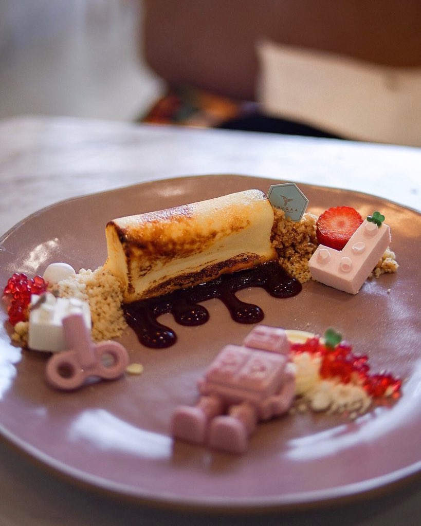 gocafethailand's tweet photo. “SHUGAA” 🍬☕️🍦
พิกัด: ซ.สุขุมวิท 61 📍
สามารถเดินทางมาโดย BTS ลงสถานีเอกมัย ทางออกที่ 1

เป็นคาเฟ่ที่น่ารักมากก สีสันสดใส สไตล์คิ้วๆ ร้านมี 2 ชั้น ภายในร้านกว้าง มีหลายโต้ะ บรรยกาศในร้านดี มีมุมให้ถ่ายรูปหลายมุม @aroii @Kin24hrs #รีวิว #รีวิวคาเฟ่ #คาเฟ่ https://t.co/qlPfir1C0Q