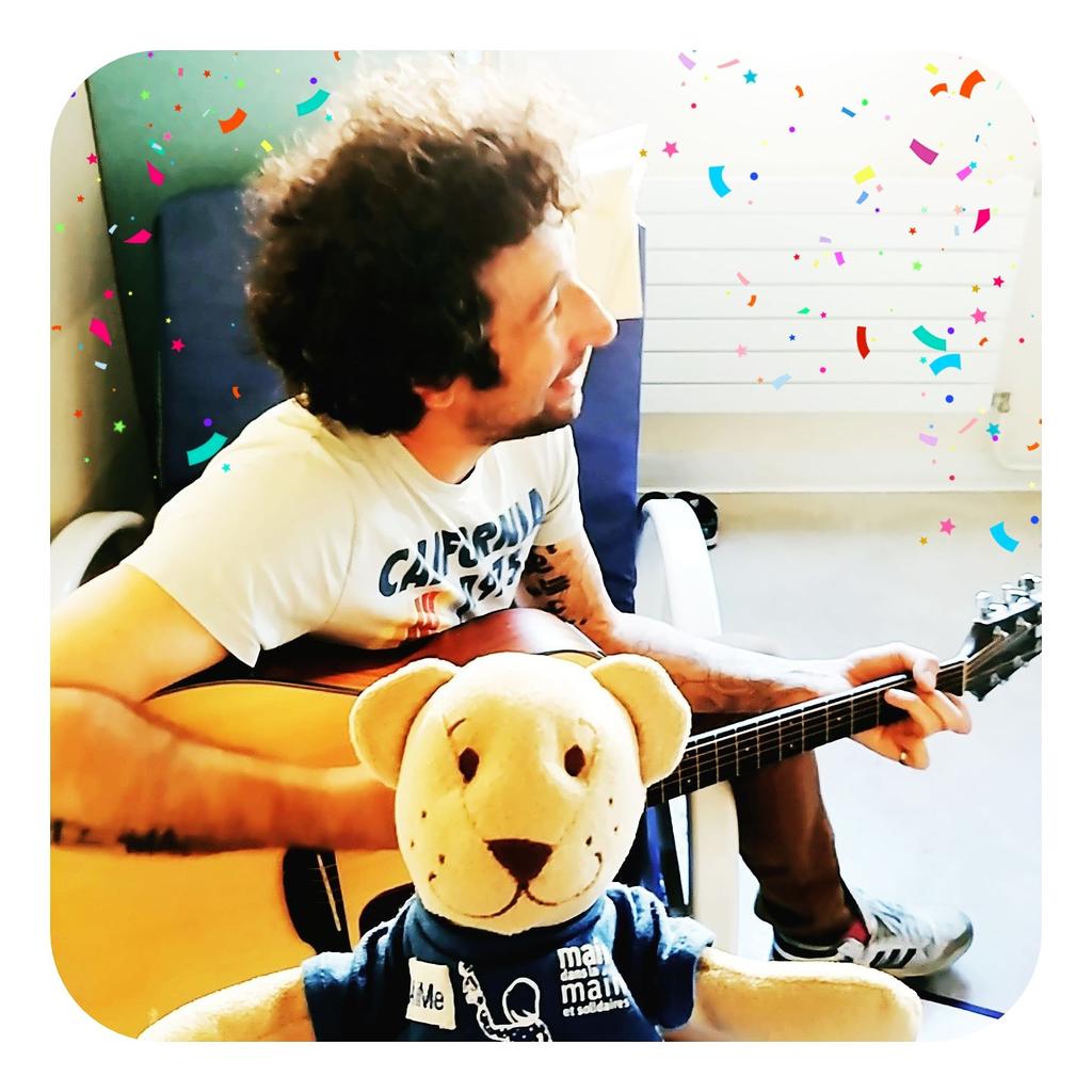 Encore un gros succès hier pour Doudou AiMe, Yann et sa guitare ! 
#PublicEnFolie
#DoudouSestPrisPourUneRockStar
#association #solidarite #benevole
#enfantsmalades #enfantshospitalises
#TontonBanane #fillsmonkey #chanson #chansonenfantine #guitare #spectacle #spectaclepourenfants
