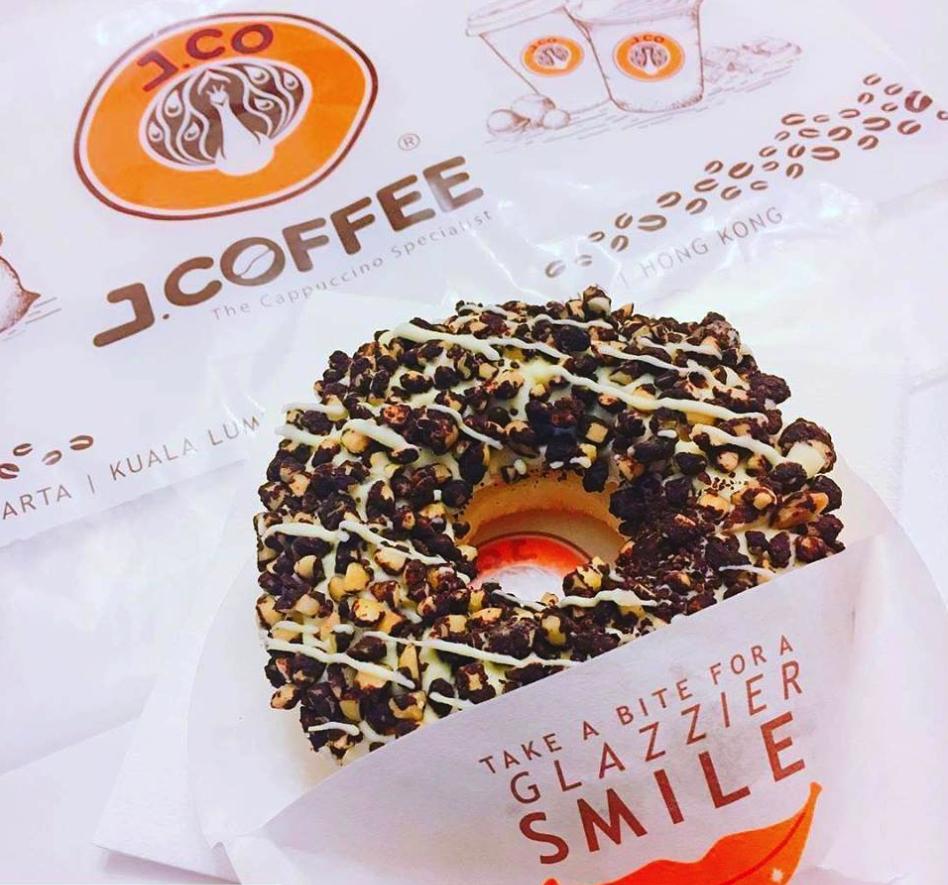 JcoHongkong's tweet photo. It’s Donut time, don’t forget to smile! https://t.co/O28nuQF4Ok

#jcohongkong #jcohk #jcodonuts #jcodonutsandcoffee #jcodonutshk #jcodonutshongkong #donuts #drink #coffee #cafe #donuts #fooddeliveryservice https://t.co/3oElQEh6kW