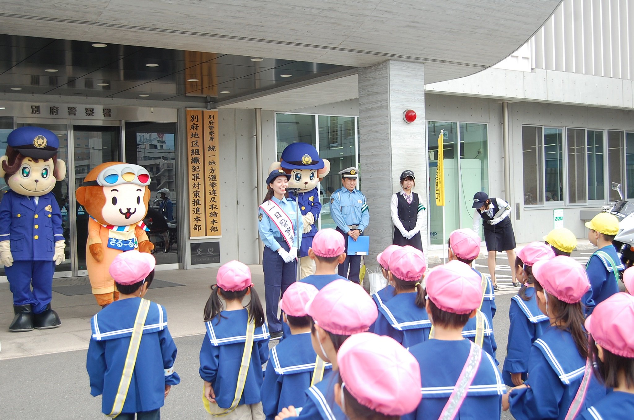 大分県警察 Twitter वर 別府警察署から 現在 春の全国交通安全運動 期間中です 別府署では5 13にベトナムのアイドルで現在は 立命館アジア太平洋大学 Apu に留学中の グエン マン トゥイ ティエン さんを一日警察署長に委嘱し交通安全教室等を