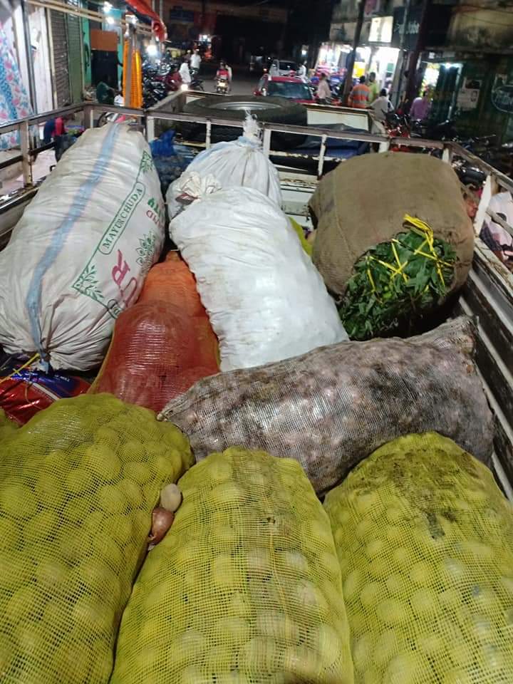 SecularBuffalo's tweet image. proud of my frnd Suresh from Berhampur for organizing free kitchen at Satapada ,Puri again  #CycloneFaniAftermath