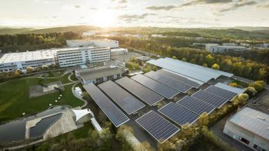 abbdeutschland's tweet photo. #Energiewende: #ABB fertigt CO2-neutral am Standort Lüdenscheid https://t.co/XbPXdNv2kI via #ComputerAutomation #MissionToZero #Solar #Solarenergie https://t.co/CHBdCmWWUC