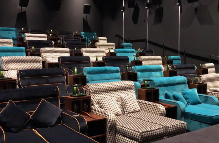 あーつ على تويتر スイス シュプライテンバハの映画館 カップルシートを更に超えてる 子供用エリアもあるよ あーつ على تويتر スイス シュプライテンバハの映画館 カップルシートを更に超えてる 子供用エリアもあるよ