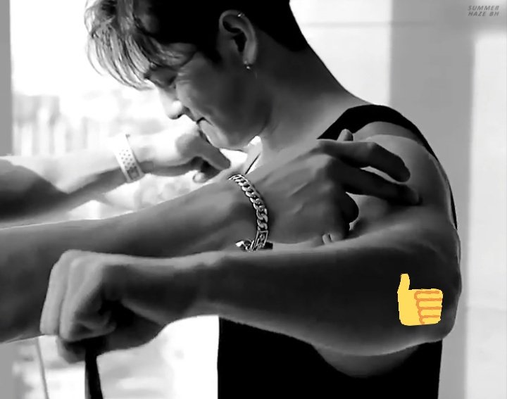 Look at his veins... When he pulled it up...  #뉴이스트  #백호