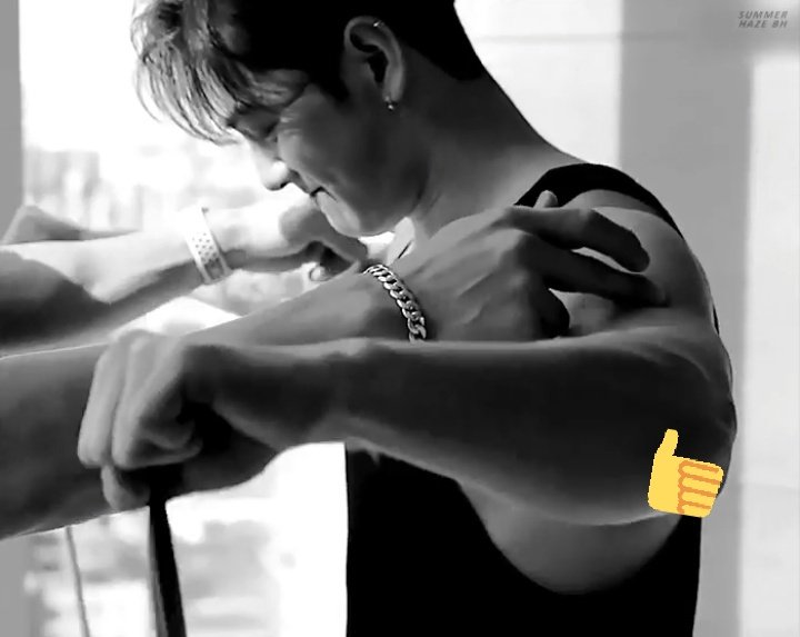 Look at his veins... When he pulled it up...  #뉴이스트  #백호