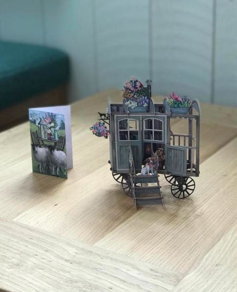 BlackdownSH's tweet image. When thank you cards are hut shaped 😍⠀
This card came with the most lovely thank you letter! This lady bought her hut as a retreat and somewhere to have a little downtime as she's a full-time carer for her husband, &amp;amp; it changed her life!
And the card? #papergoals right there!