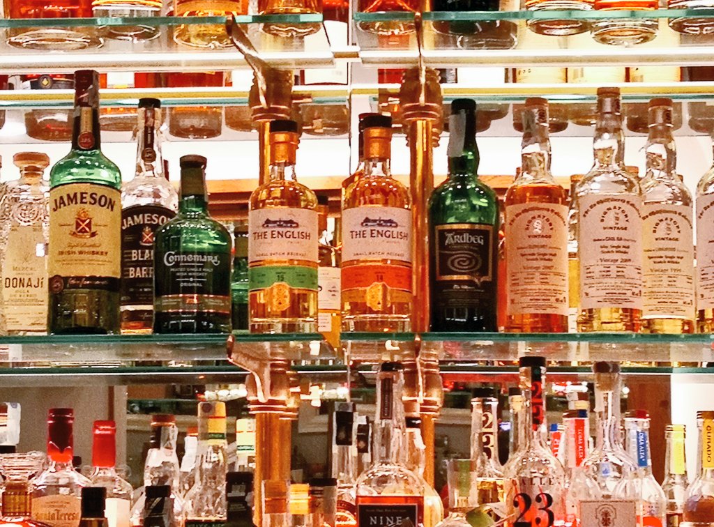 @englishwhisky #smallbatch served in Central #Rome @collegioroma fantastic #bar amazinglocation just around the corner from @PantheonRome
#whisky #whiskey #worldwhisky #englishwhisky #norfolk #england #singlemalt #singlemaltwhisky #handcrafted #drinkstotheworld #italy