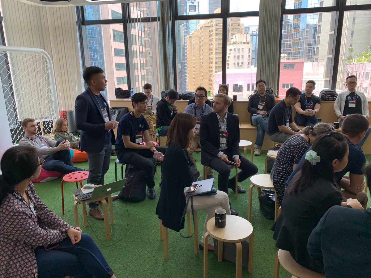Shift_AI_Events's tweet photo. The #SaaStockStartupProgram has commenced at #SaaStockAsia 🤩 Shoutout to one of our Partner's #PayMe from @HSBC_HK (great t-shirt!) 🔥 https://t.co/TAQ91xQ0zm