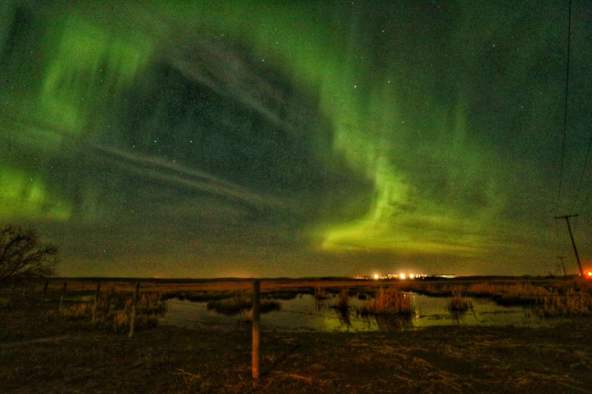 Wowed! KP6 reaches here@in #saskatchewan taken at 1:15 am May 14 between Laporte and Eatonia #exploresask #yoursask #NorthernLights #Auroraborealis