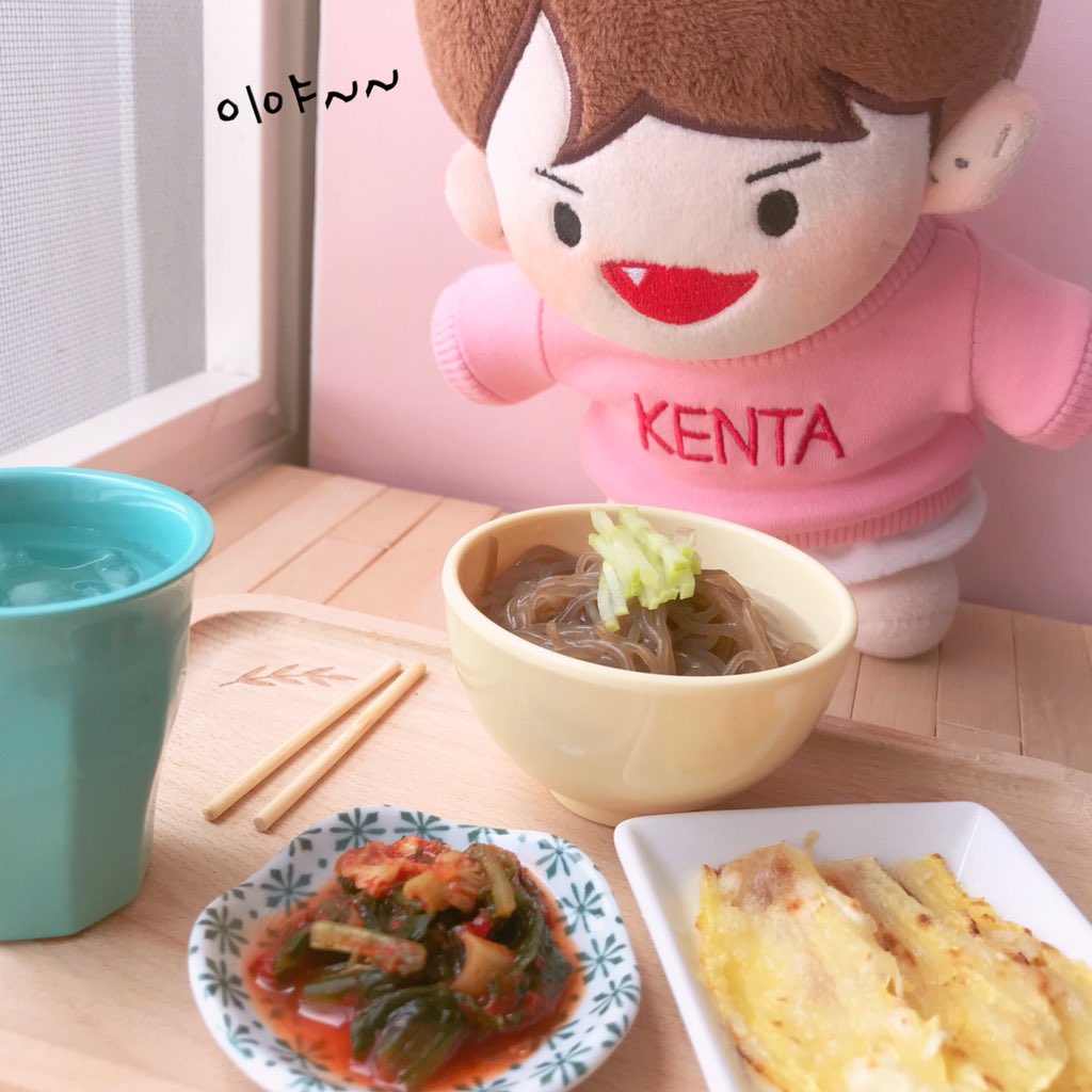 jbjmoongchi's tweet photo. 배추전&amp;냉면🥢
(백만년만에 요리하신 콩타👨‍🍳)
#콩타 #콩오추 #인형방 #20cm인형 https://t.co/p1bp5hqgr1