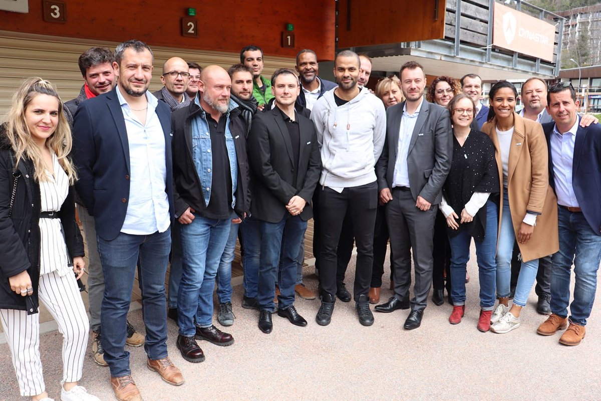 FederalyG's tweet photo. C'est officiel! Une date importante dans l'histoire de la #SEVLC et beaucoup d'émotions ! Nous sommes fiers du projet que nous allons mener avec Tony Parker et nos associés, qui gardera l'esprit familial de la station. L'équipe #Federaly avec @tonyparker et @MS__Obama https://t.co/jY9en7lInI