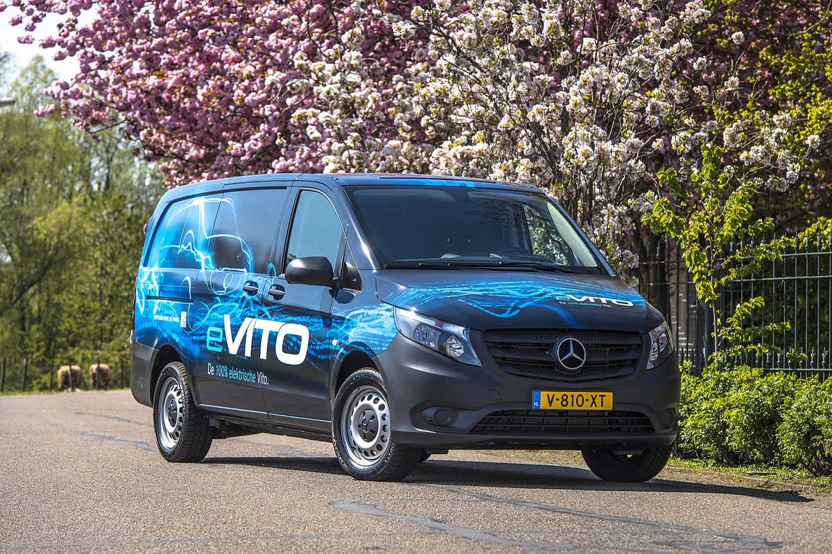 De prijzen van de allereerste elektrische bestelwagen van Mercedes-Benz zijn bekend: de eVito! 💵

Bekijk de prijzen en lees alles over de wagen via bit.ly/2HlSviK