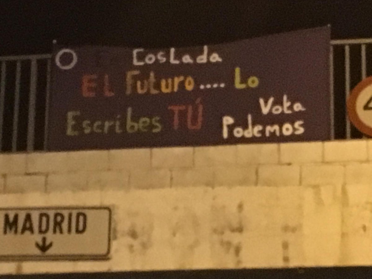 El trabajo voluntario es lo que mas ilusión genera, muchas personas han invertido su tiempo en elaborar pancartas que se distribuyen por todo Coslada. Un proyecto colectivo debe contar mucha gente. 
#EnCoslada #TuLoCambiasTodo