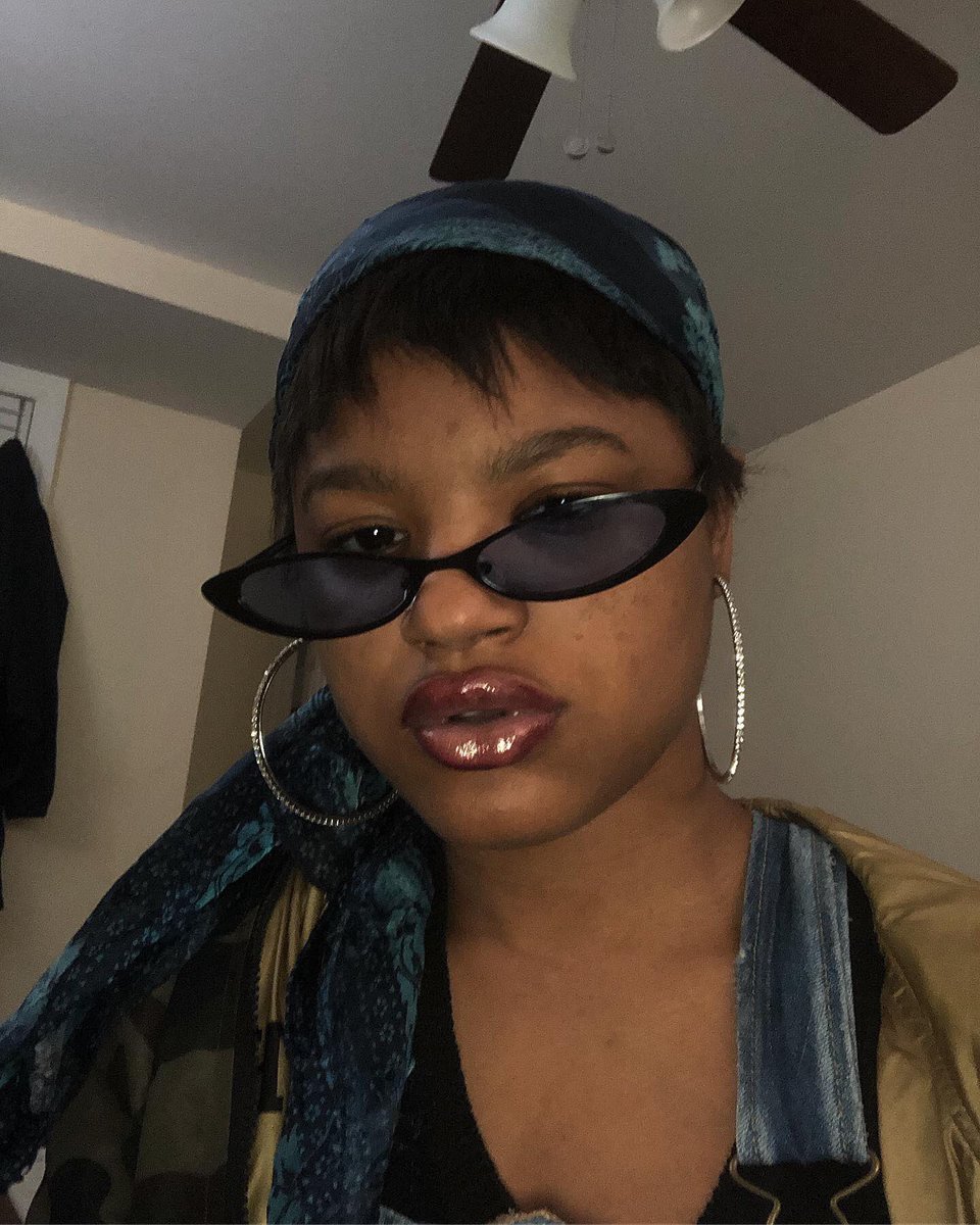 AuceeMinnie's tweet photo. 90’s realness I look fresh out of a video from the 90’s💧💯💙🖤😁 https://t.co/s3khKap9TZ