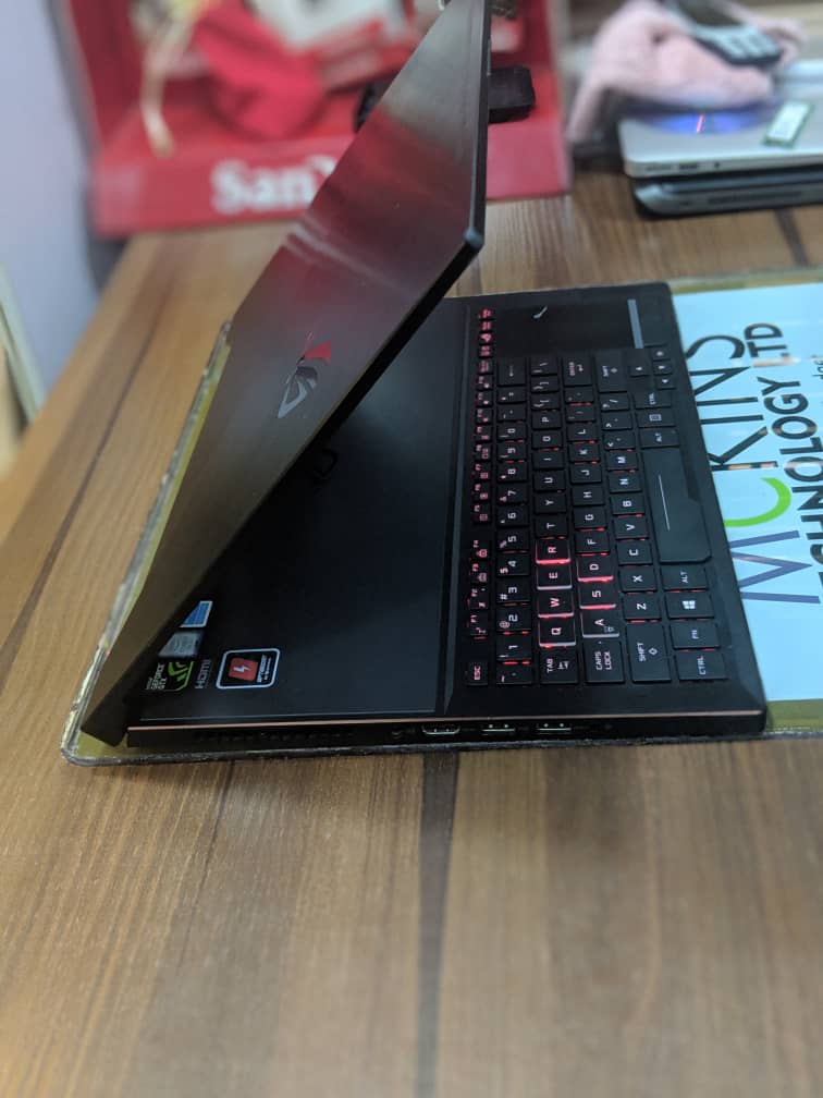 mckinstech_'s tweet photo. Perfect Product for People wey sabi 💃 💃 
Product 👉 ASUS ZEPHYRUS GX501VIK
➡️15 inches
➡️7th Generation
➡️Intel Corei7
➡️512GB SSD ➡️16GB RAM
➡️8GB NVIDIA GTX 1080 GDDR5X
➡️With MAX-Q Design
Slide into our DM 👌 
We deliver NATIONWIDE 👌

 #asus #asuszephyrus https://t.co/INaYMAZTvJ