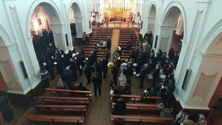 ¡Buenos días! 
Os recordamos que mañana estaremos en San Fernando para procesionar por San Isidro sobre las 12:30. Saldremos de la Parroquia Purificación de Nuestra Señora, ¡os esperamos! 😀

(Foto: Iglesia de Daganzo, Viernes Santo)