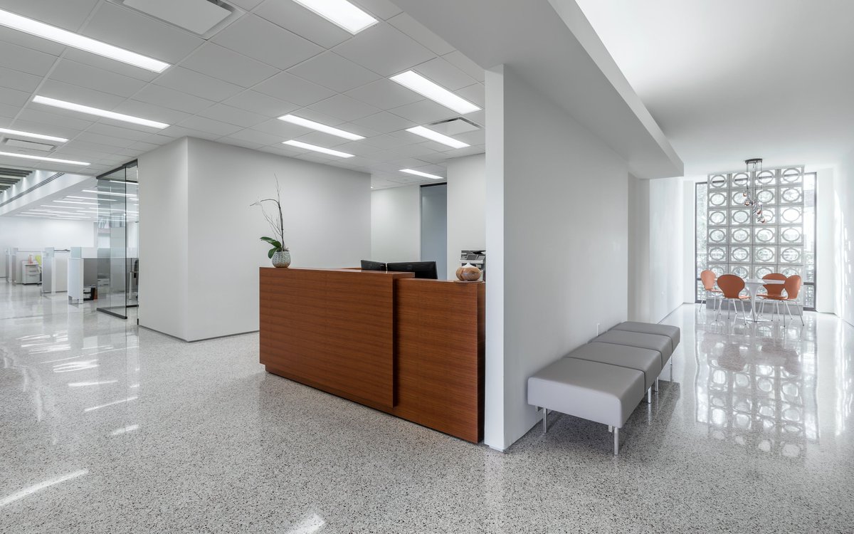 It's all in the details if you want to create a modern workspace. Take a look back at our FMC renovation: hantoclarke.com/commercial-ren….

#commercialcontractor #commercialrenovation