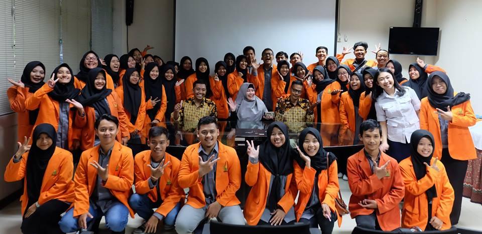 (Selasa, 30 April 2019) Menerima mahasiswa/i jurusan Komunikasi Penyiaran Islam IAIN Surakarta. Bagi para mahasiswa/i, kunjungan ini adalah pengalaman berharga hingga mereka dapat mengetahui proses produksi berita mulai dari seorang reporter s/d menjadi sebuah tayangan televisi.