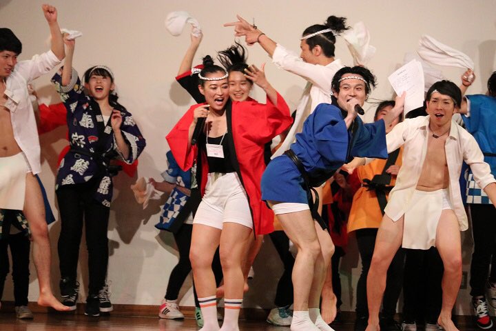STOMP_kurashiki's tweet photo. 🏮MATSURI🏮の余韻に浸っている皆様、お待たせしました。
噂のMC登場シーンの写真を、生徒さんの保護者さんから頂戴しました😊✨
当日中々見られない場面も見られるので写真提供は大変有難く嬉しいです😊‼️ステキな写真をありがとうございました😍
..............明日は水曜日‼️
#怒られるかな https://t.co/RjplSXXrWh