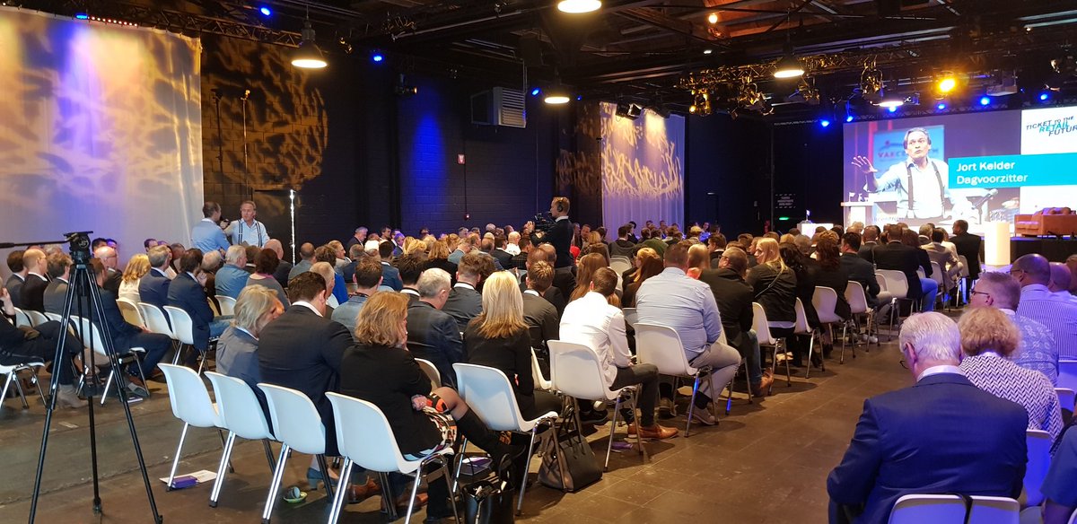 Jort Kelder trapt Dag van het Vakcentrum af #rijtuigenloods #vakcentrum