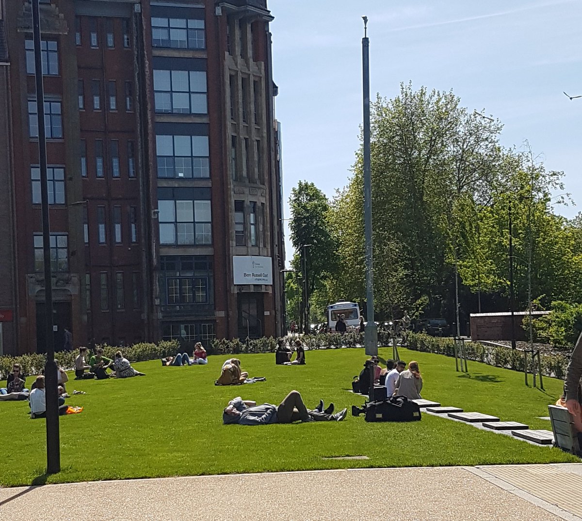 Angelique_D_Oxf's tweet image. Racking up the steps👣 so taking a moment to see the sun from a different angle😋☀️ #filmingfun #Leicester #DMUIC #ProudToBeMore #Weareoxfordinternational @dmuleicester @oxford_int