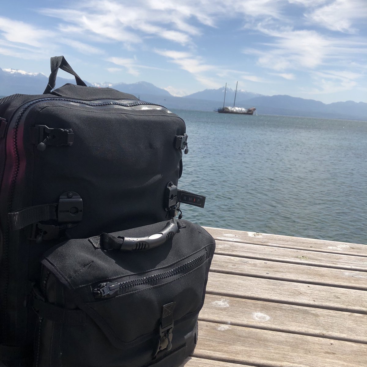 RHIP20's tweet image. I spy RHIP by Lake Geneva. #RHIP #fleurdulac #switzerland #montblanc #watchthisspace