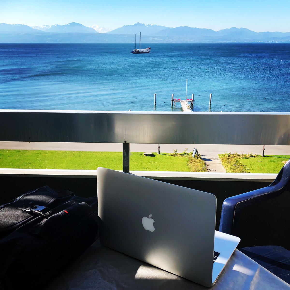 RHIP20's tweet image. I spy RHIP by Lake Geneva. #RHIP #fleurdulac #switzerland #montblanc #watchthisspace