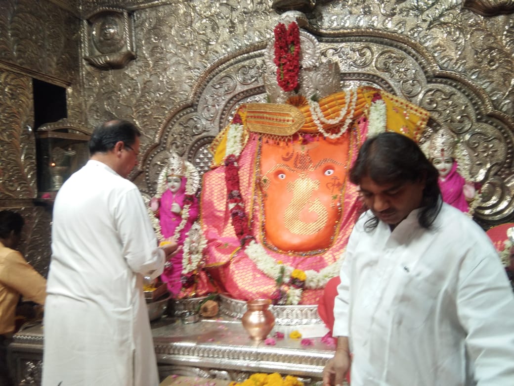 ASinghINC's tweet photo. इंदौर प्रवास के दौरान खजराना में श्री गणेश मंदिर में दर्शन और पूजा अर्चना । https://t.co/XfkXqUUNyv