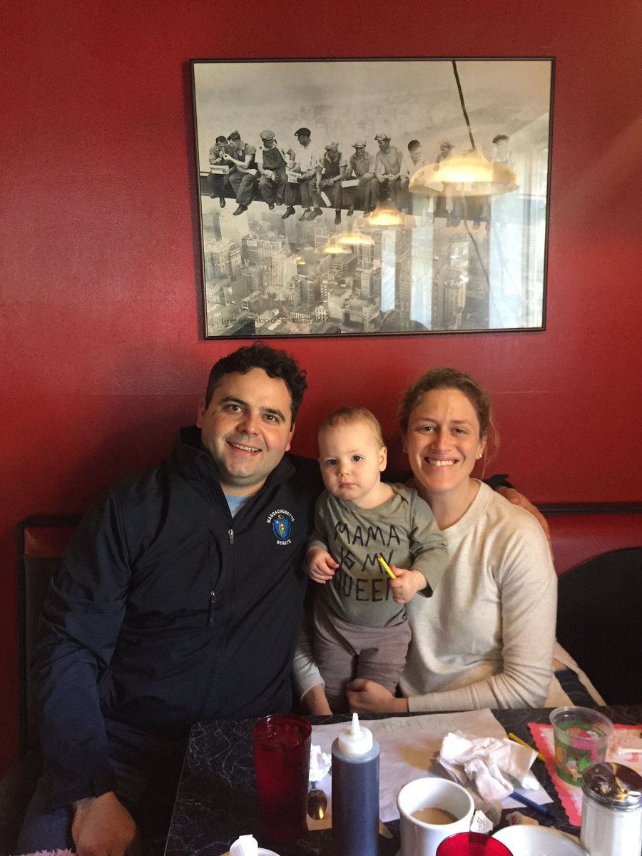 nickcollinsma's tweet photo. From South Boston, to Mattapan, to Dorchester and Hyde Park, we in the #FirstSuffolk district are blessed to have so many great, locally owned small businesses. To celebrate #SmallBusinessWeek last week I stopped by Oasis Vegan ๐ฑParlor, @PitStopbarbecue & Mulโs Diner! #ShopLocal https://t.co/4FYeKRe13V