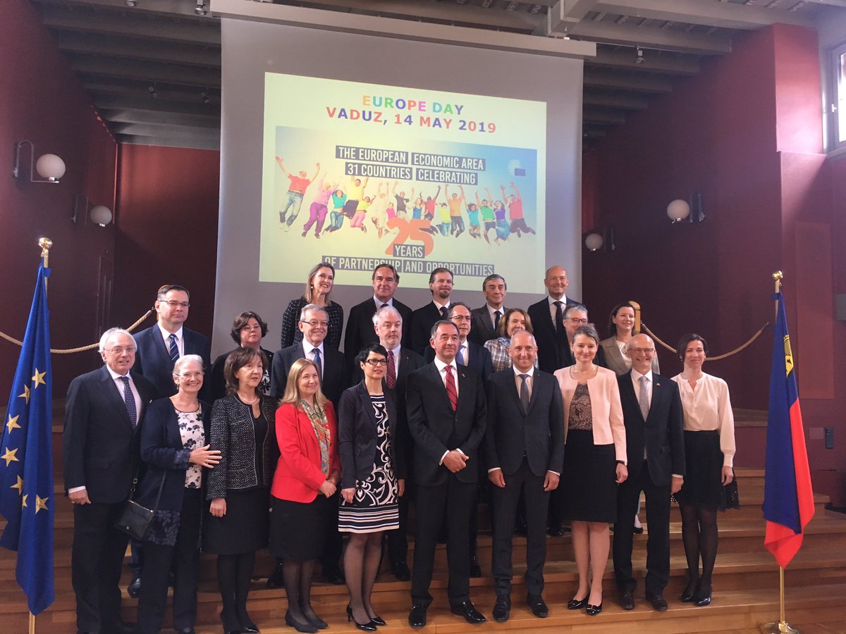 EUinSwitzerland's tweet photo. Family photo of #EU Ambassador @MatthiessenEU🇪🇺 &amp; Ambassadors of #EU Member States w/ guest of honour @Adrian_Hasler, PM of the Principality of Liechtenstein🇱🇮, at #EuropeDay2019 in #Liechtenstein #300LI #EEA25years #FutureOfEurope https://t.co/woXIfARtdG