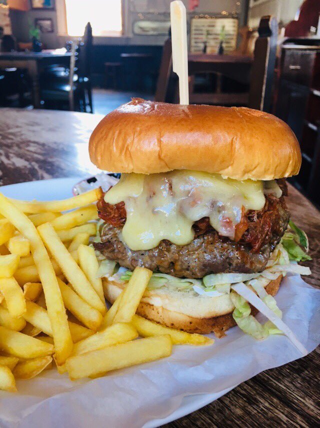 signalman_pub's tweet image. Burger special alert! Our beef, cheese and beef shin chilli loaded burger is only £9 at lunch (12-3) come and treat yourself 🍔 #tuesdaytreat #burgerlove #burgermaster