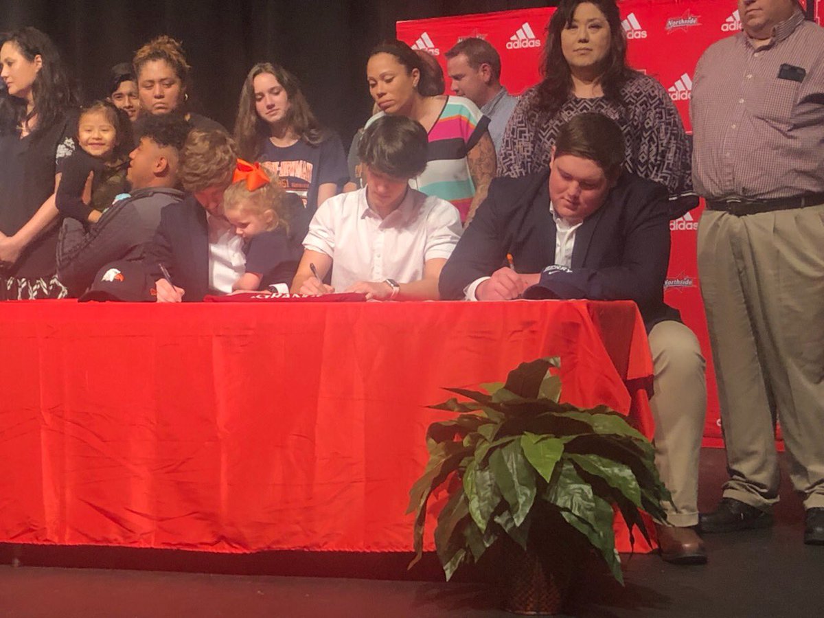 NHSPatsFB's tweet photo. A day late, but congratulations to 3 more Patriot Football players on signing to play at the next level!   @totalclutch14 (@cnfootball) @ZachariahRuthe1 (@LCFootball18)  @turner0622 (@BerryFootball) #GoPats https://t.co/WaTEf9VZ87
