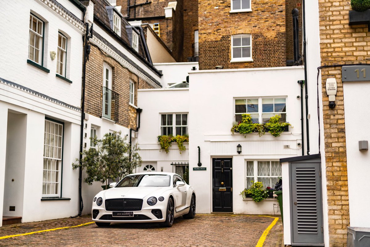The perfect spring morning in London, courtesy of Jack Barclay. 
#BentleyContinentalGT #London