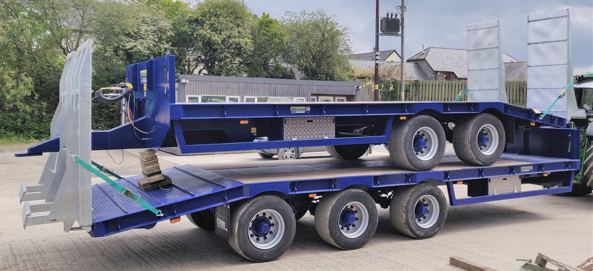 Stainestrailers's tweet photo. Stacking plant trailers for delivery to customers in Wales
#bespoketrailers
#stainestrailers https://t.co/qrnlT3hFqT