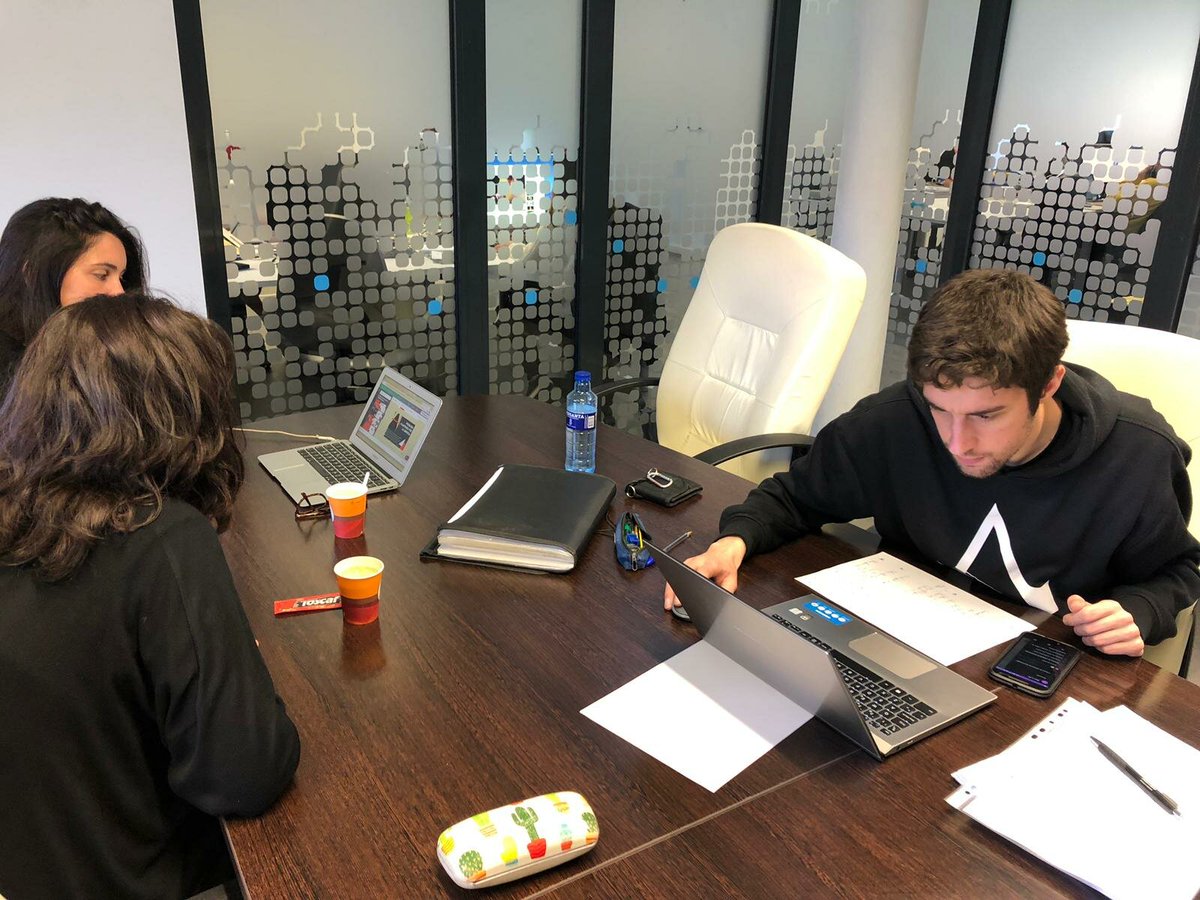 Los chicos del #EquipoMBA resolvieron sus dudas en la primera reunión con la empresa, lo que les ha ayudado a enfocar un poquito más la solución.  Ahora toca seguir trabajando para dar una buena solución al reto ¡Recta final!
<a href="/GijonImpulsa/">Gijón Impulsa</a> <a href="/funiovi/">FUO</a> <a href="/uniovi_info/">Universidad Oviedo</a> #SíSomosInnovación