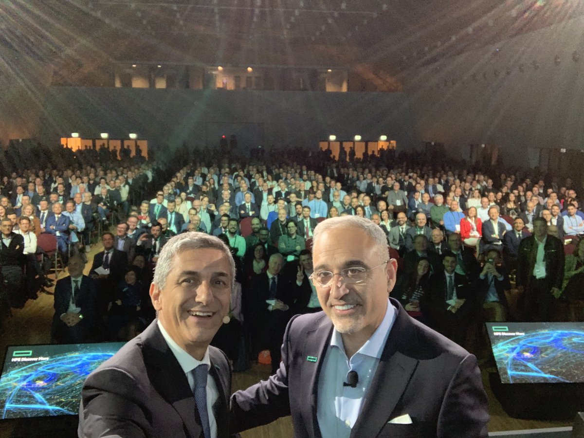 stefano_venturi's tweet image. Una enorme emozione ed un grande onore disegnare insieme ad @AntonioNeri_HPE il futuro della #DataDrivenSociety #HPEDiscoverMore 

A huge emotion and a great honor to design together with @AntonioNeri_HPE the future of #DataDrivenSociety #HPEDiscoverMore