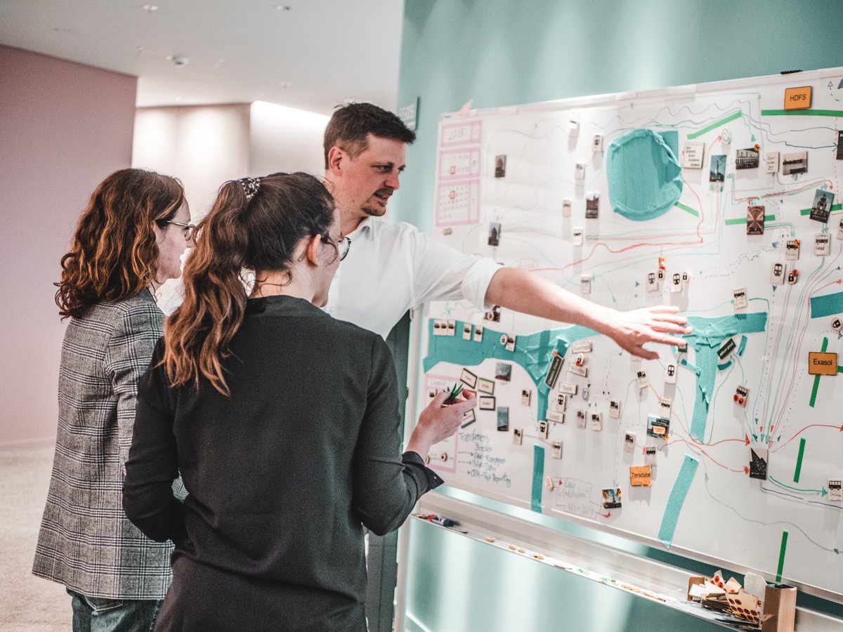 join_ada's tweet photo. Info für unsere ada-Fellows💡@MaierAstrid war fürs #adafellowship bei der @OttoGroup_Com zu Besuch, um mehr über #PredictiveDelivery zu erfahren. Ab morgen gibt's mehr dazu im #adafellowship Hub! https://t.co/GvxNof6gob