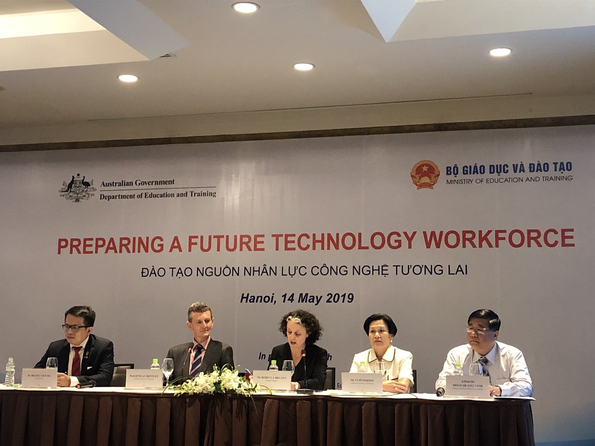 Third day of Swinburne Week in Vietnam. Celebration of Swinburne-FPT partnership with reflections on Industry 4.0. Successful week so far with our DVCA Prof Duncan Bentley presenting convincing arguments for transformative and innovative education.