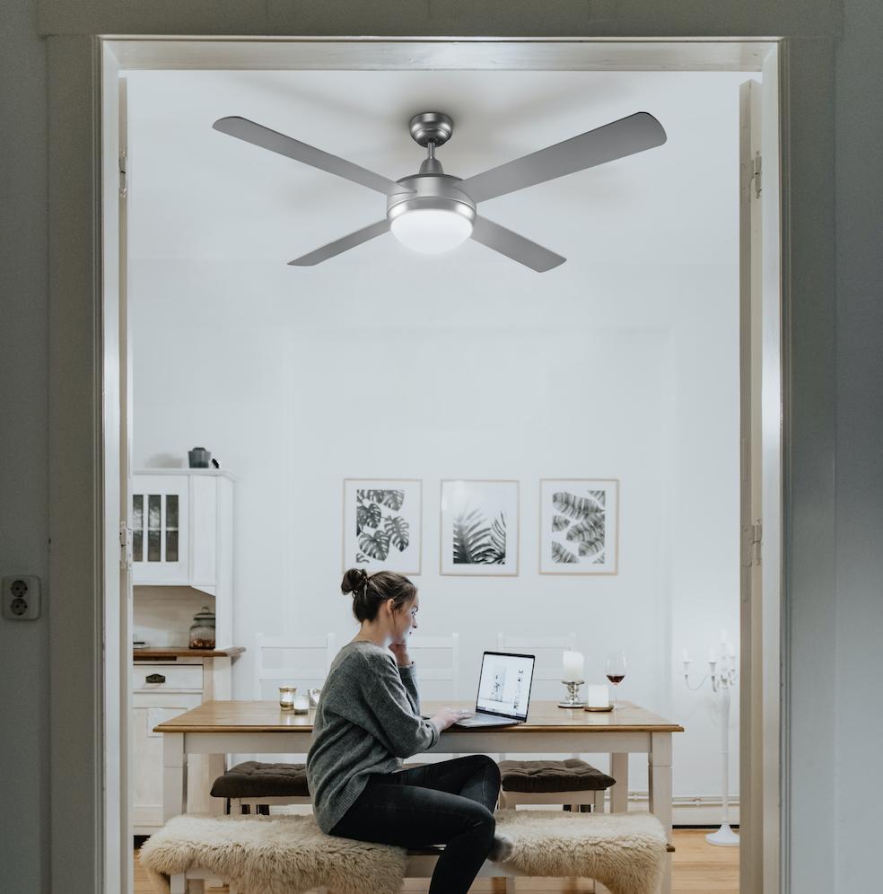 universalblueEs's tweet photo. No dejes que el #calor se instale en tu casa. ¡Descubre los ventiladores de techo más minimalistas de #UniversalBlue ! ⬇️
🔎 https://t.co/7xHdaHluhM ❄️ https://t.co/6YXkvSWrdA