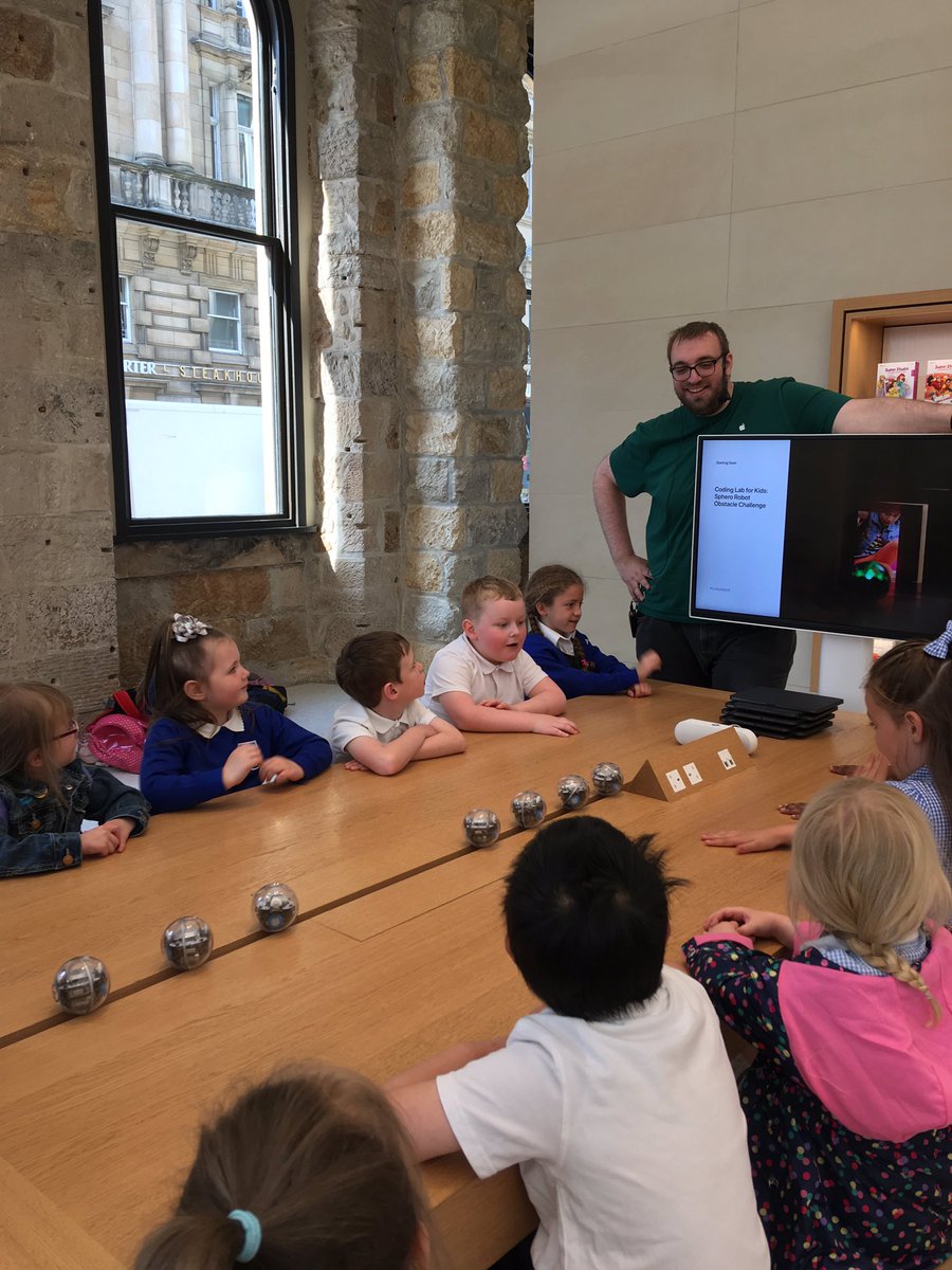 CadderPrimary's tweet image. Today, we are learning to programme a robot using @SpheroEdu @Apple Glasgow @DigiLearnScot #NDLW19 #digitallearning #computingscience