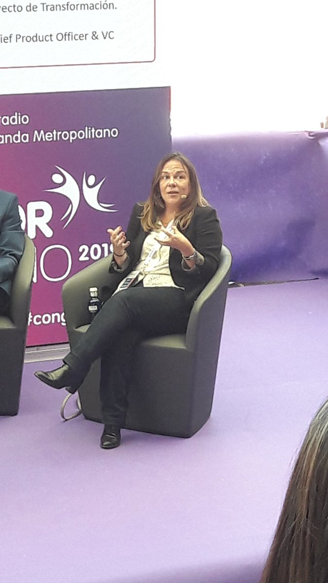 CatenonGlobal's tweet photo. "Hay empresas que tienen que montar oficinas fuera de España para atraer #talento" @patriciadeloro #CatenonFH19 #congresoFH https://t.co/FEAf5cHkWv